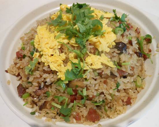 Stir-Fried Sticky Rice with Chinese Cured Meat 生炒臘味糯米飯